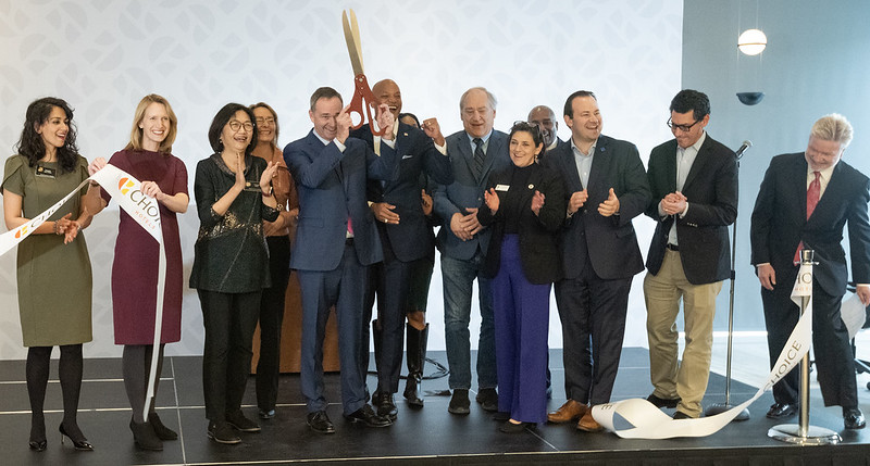 Inauguration à North Bethesda en présence des dirigeants de Choice Hotels, du gouverneur Moore, du contrôleur Lierman et de responsables de l'État et du comté.
