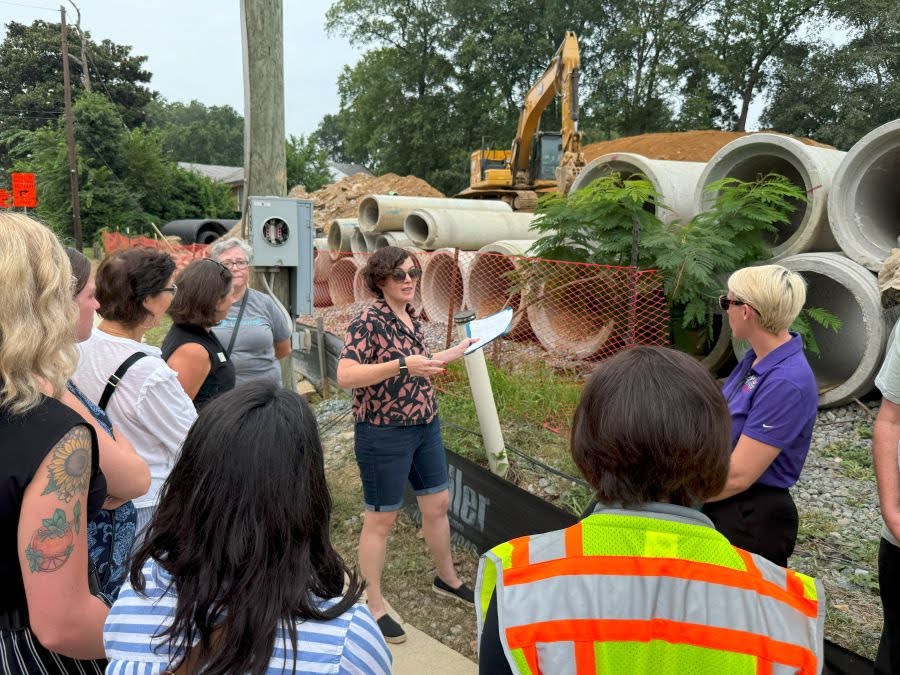 Group tours Purple Line construction site.