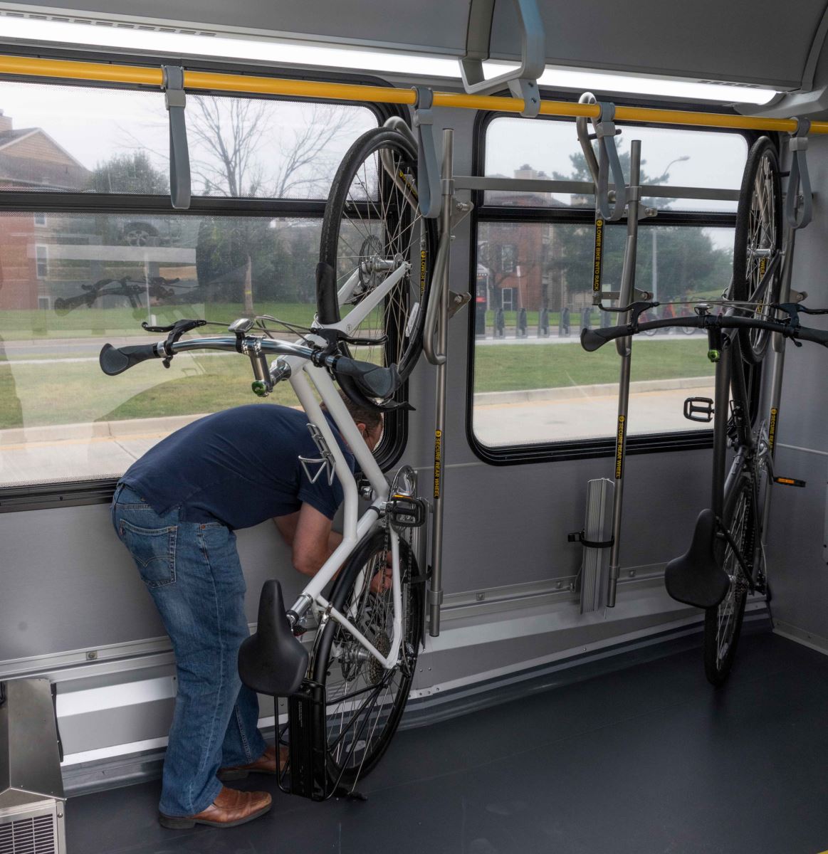 Securing bike on Flash bus