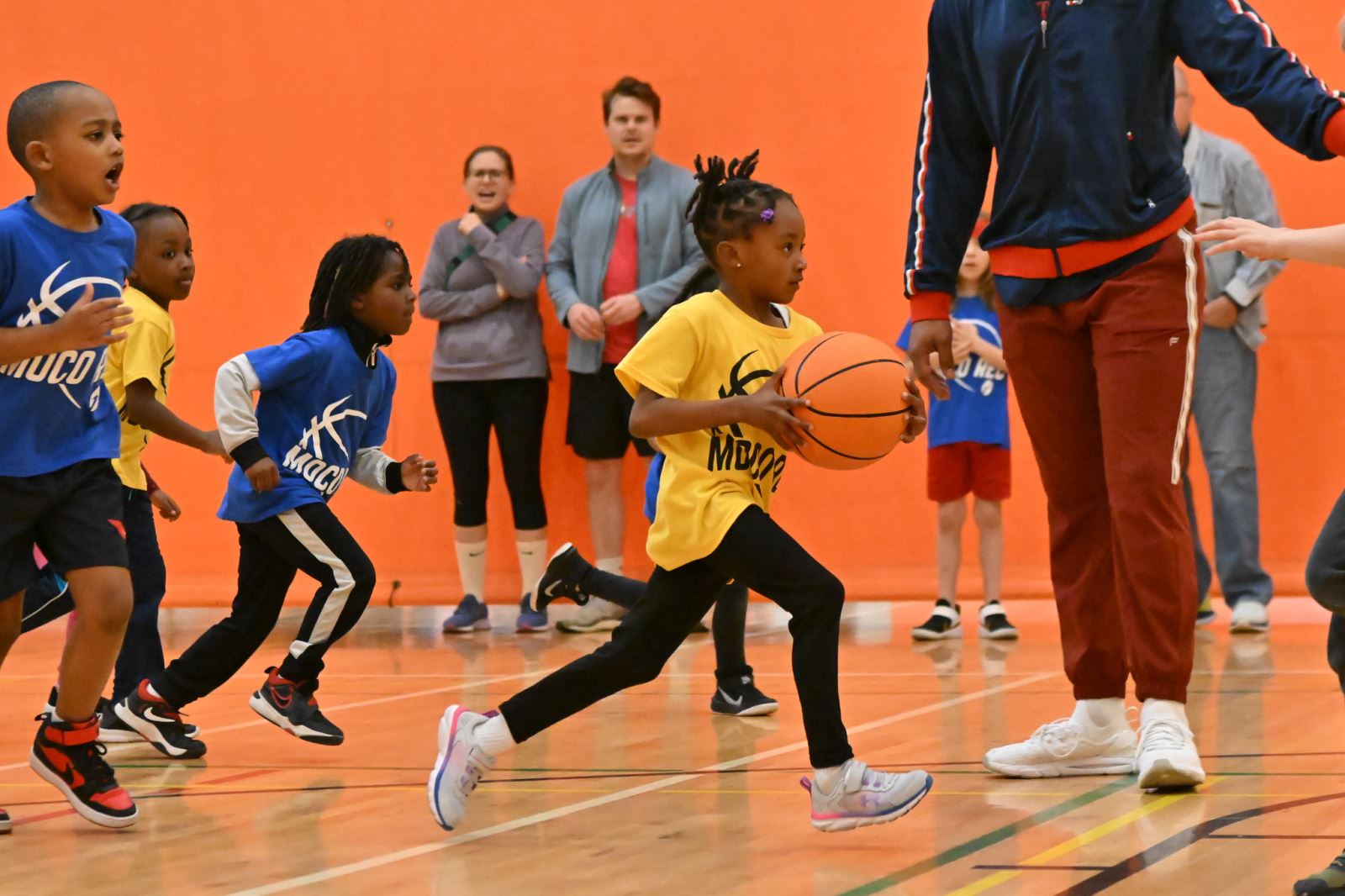 kids playing basketball